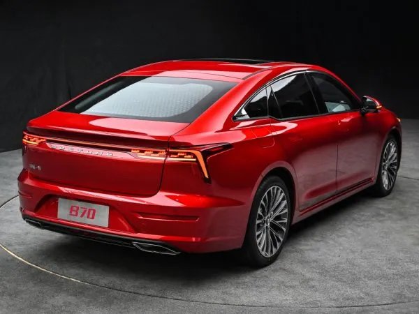 十四年才第三次换代，全新奔腾B70，还高仿了凯迪拉克？