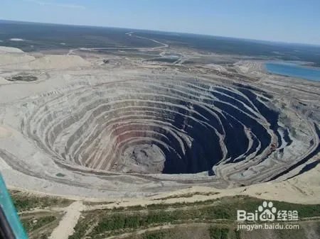 全球十大壮观坑洞：地狱之门排名第一