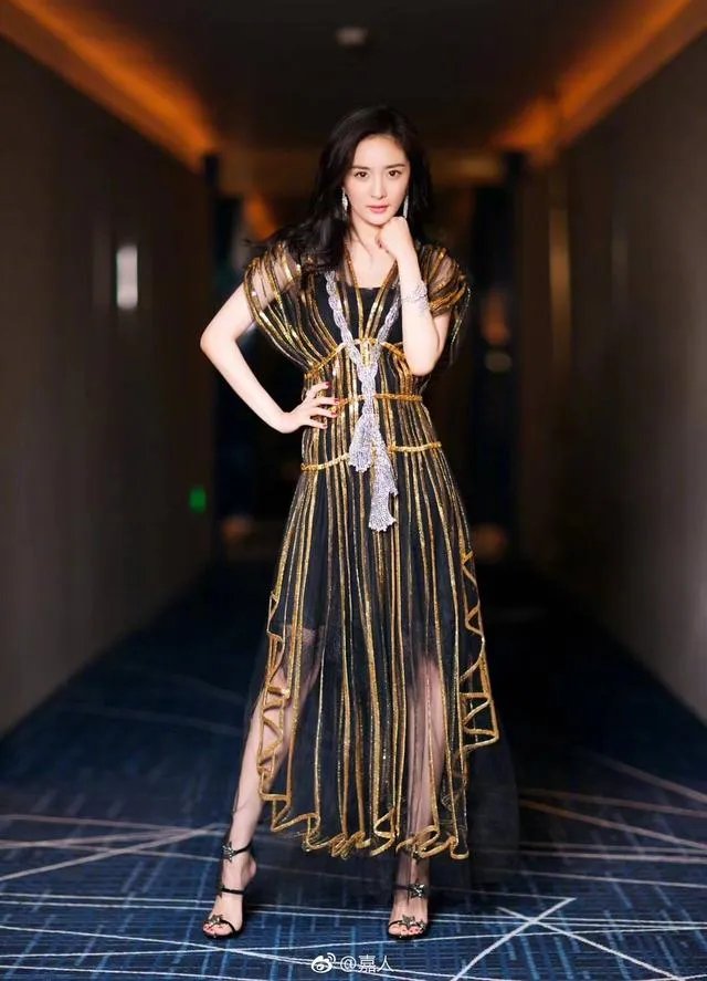 2018爱奇艺尖叫之夜，如何看待娜扎和杨幂的美？