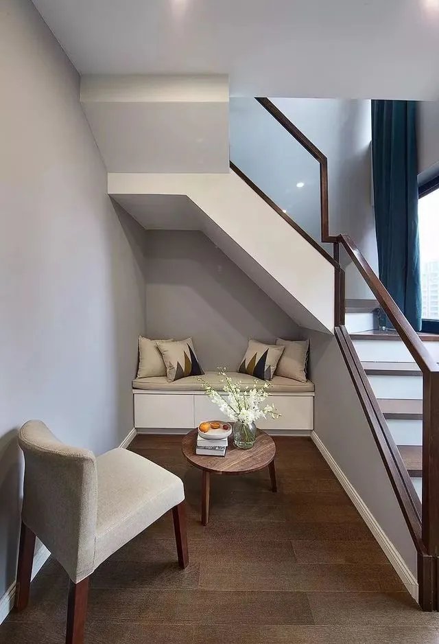 楼梯下的空间,难道就我觉得浪费吗?复式房必看!