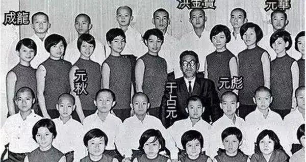 成龙的师傅是谁?