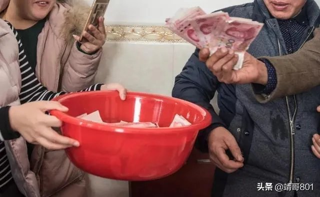 农村红白喜事都请客随礼的风俗是陋习吗?应不应该破除?