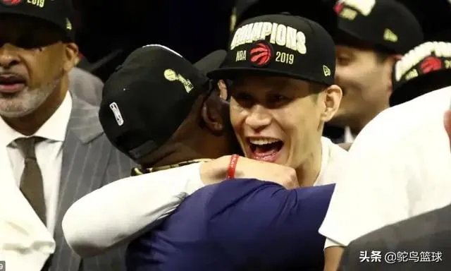 林书豪谈自由市场当众飙泪，感觉被NBA放弃，为何嘲笑林疯狂？