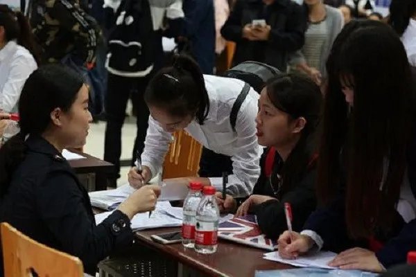 第一批90后马上就30了, 现在的90后与十年前有哪些思想观念的巨大转变?