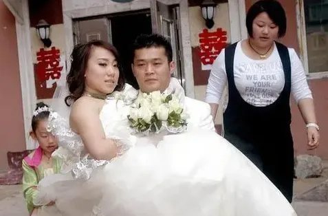 丫蛋自曝三胎流产,与王金龙离婚嫁同门师弟,女儿的样貌如何?