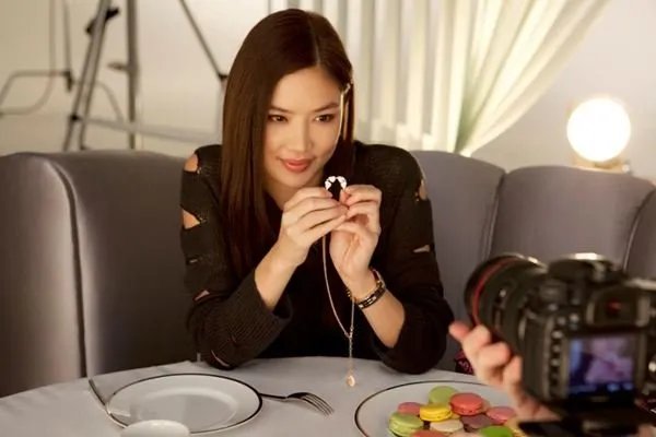 败光黎明7个亿，现任老公欠3000万，乐基儿咋了？