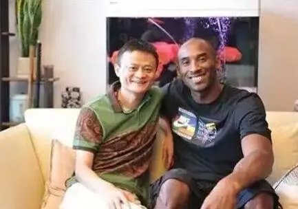 跟NBA球星合影,如何才能不让自己陷入尴尬?