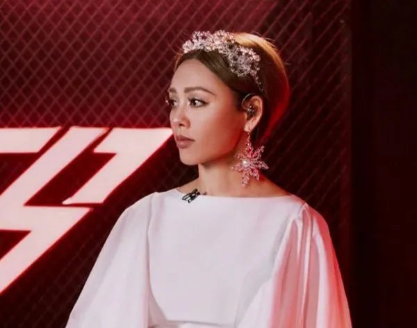 宁静身材一绝，被夸上热搜，48岁的她是如何保养身材的？