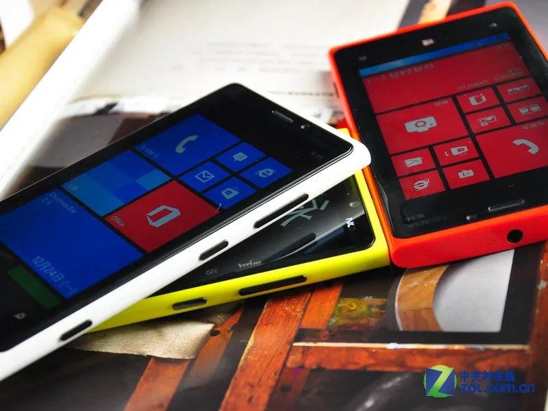 WP8炫彩魅力诱惑 三色诺基亚920真机图赏