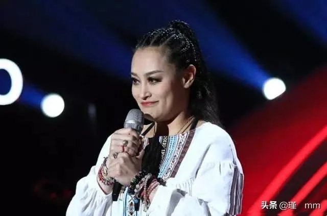 如何看待《中国好声音》金曲奖歌手纪晓君，无导师转身惨遭淘汰？