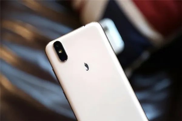 安卓版iPhone X 小辣椒S11仅售1599元