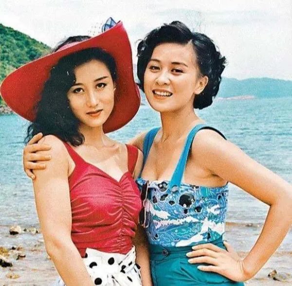 马上成为赌王五太的利智，为何最后嫁给了李连杰呢？