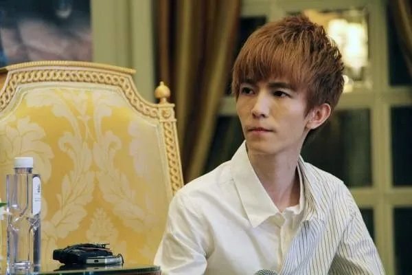 有人说郭敬明爱炫富跟童年心里创伤有关,他童年受到过什么心理创伤?