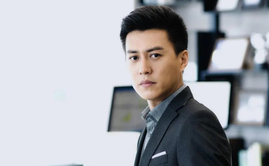 都是有老干部人设，为何胡歌路人缘巨好，靳东却被全网群嘲？