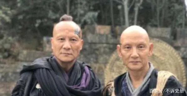 不带兵器的火手判官张召重和书剑中的常氏双侠,谁更强?