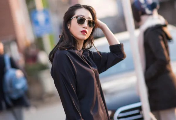 外景拍照怎么摆姿势好看