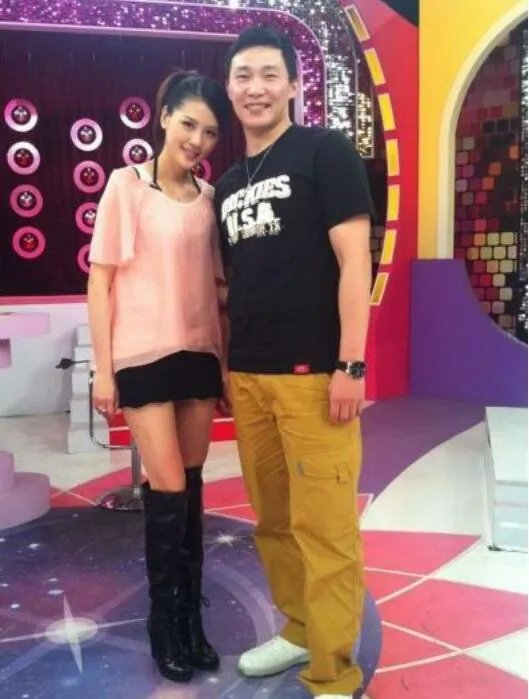 曾国城严立婷厕所门是怎么回事 曾国城的老婆是谁