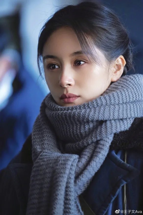 王子文分享《三体》叶文洁剧照 楚楚动人的知性美人