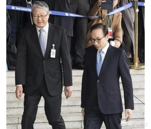 韩检方近日的举动，表达朴槿惠给李明博“腾地”的意思吗？