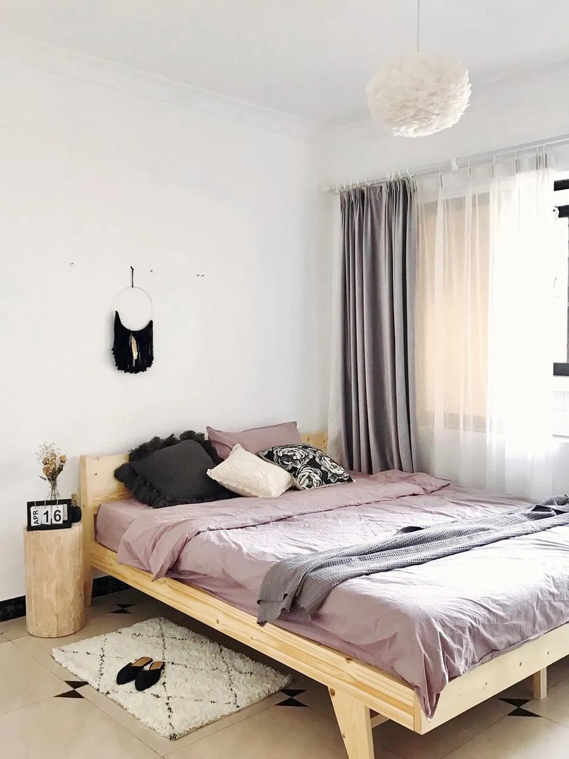 拍摄花絮——在白墙租房里try了3种换装效果。