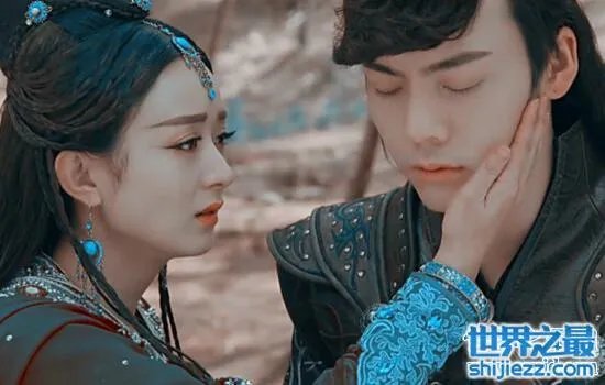 看陈伟霆很宠溺赵丽颖，两人甜蜜暧昧疑似恋爱 