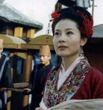 邬倩倩年轻时的照片遭曝光  她竟是著名导演尤小刚老婆