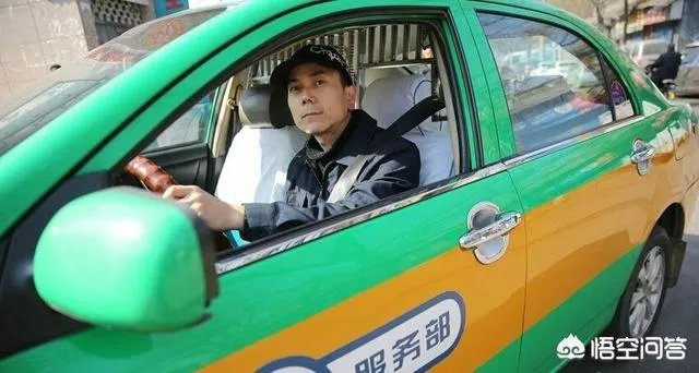 西安一的哥捡20万不动心，称不是自己的拿了不踏实，你怎么看？