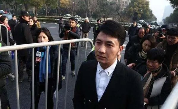 杭州保姆纵火案回顾：妻儿已逝三年，突然复活回来，后来怎样？