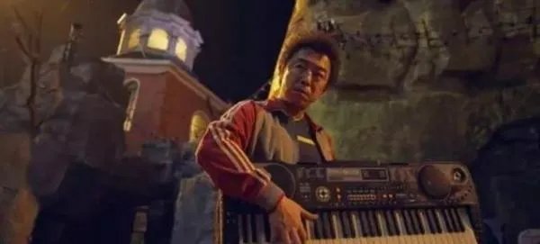 《疯狂外星人》中黄渤说的是什么方言？