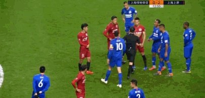 上港对阵申花,裁判取消孙世林红牌,改判柏佳骏红牌,球迷直言两人都该罚下,你怎么看?