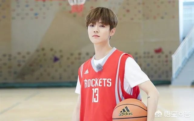 明星痴迷于篮球,邓超和鹿晗深夜约打球,两人水平如何呢?