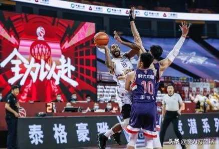 孙悦轮休，北控4分险胜广州，福格准四双，如何评价？