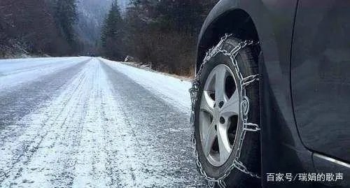 车辆在冰雪路面行走一般会给车轮上防滑，原理是什么？