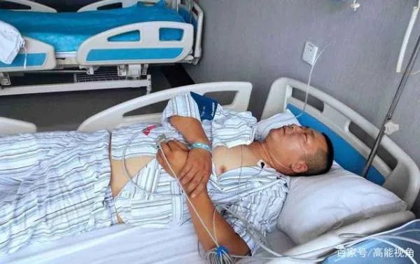 生日奶奶做了一碗长寿面,他却坚持要喂奶奶,没钱吃饭的一家怎么面对血癌?