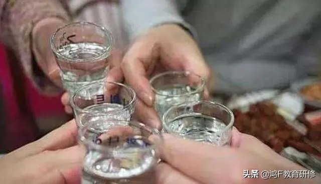 惊讶！淮安一班主任参加完学生婚礼后，竟激动地跳桥，你怎么看？