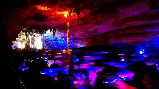 地下喀斯特地貌的溶洞有什么