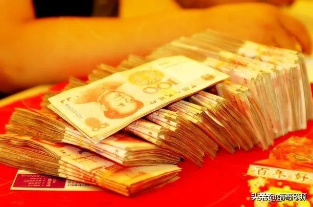 农村红白喜事都请客随礼的风俗是陋习吗?应不应该破除?