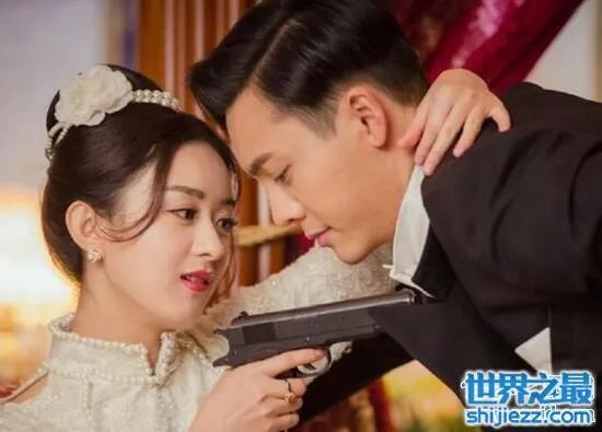 看陈伟霆很宠溺赵丽颖，两人甜蜜暧昧疑似恋爱 