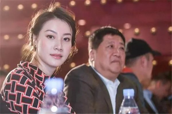 林丹和谢杏芳怎么认识的,什么时候在一起的?