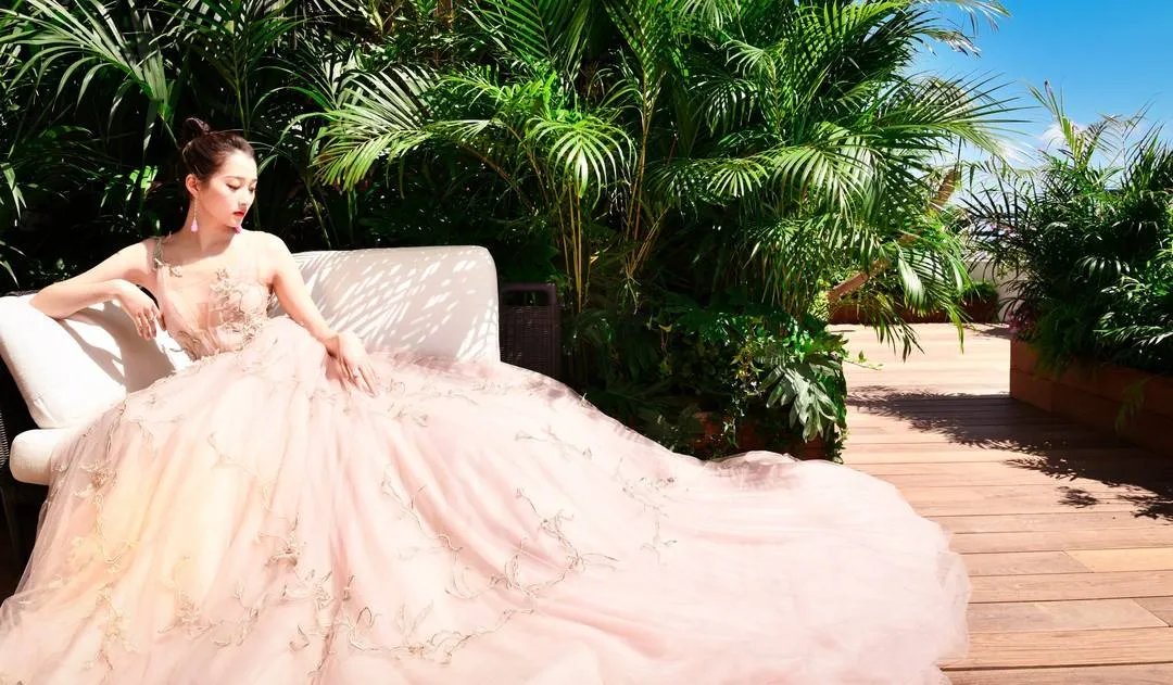 关晓彤婚纱造型，有美到你吗？