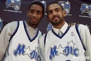 两届MVP得主纳什入选2018NBA名人堂,只有一个一阵的希尔为何也能跟着入选?你怎么看?