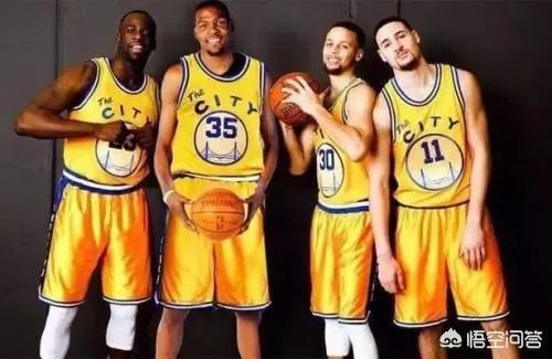 有人说库里作为近年来自带体系第一人，如果没有他就没有格林和汤普森，你怎么看？