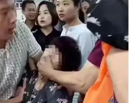 游客摔断30万玉镯第三方评估价值18万?