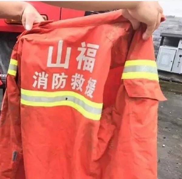 消防员被洪水冲走之前发生了什么?