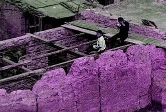 上联：移椅倚桐同望月，下联如何对？