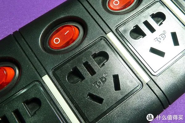 精益求精 突破自我——评测突破保镖系列六位插座
