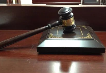 男子在卖场试打乒乓球摔骨折法院怎么判?