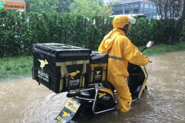 建议强制平台为外卖小哥买意外险，为何需要这么规定？