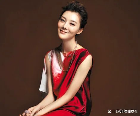 刘涛和车晓同台参加活动,网友笑称:一个贵妇和一个村姑,你觉得呢?