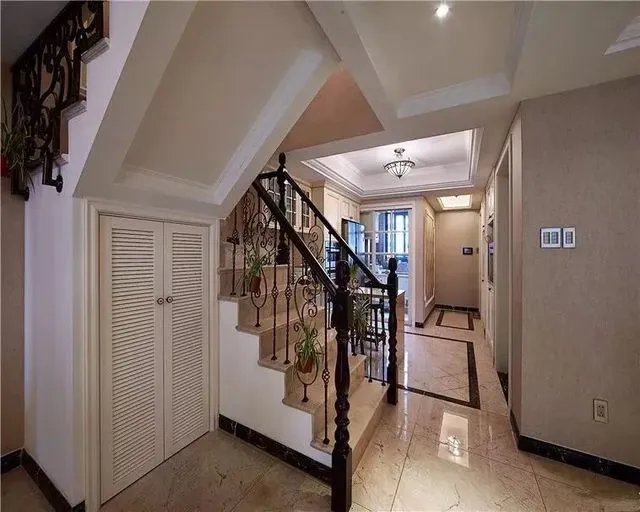 楼梯下的空间,难道就我觉得浪费吗?复式房必看!